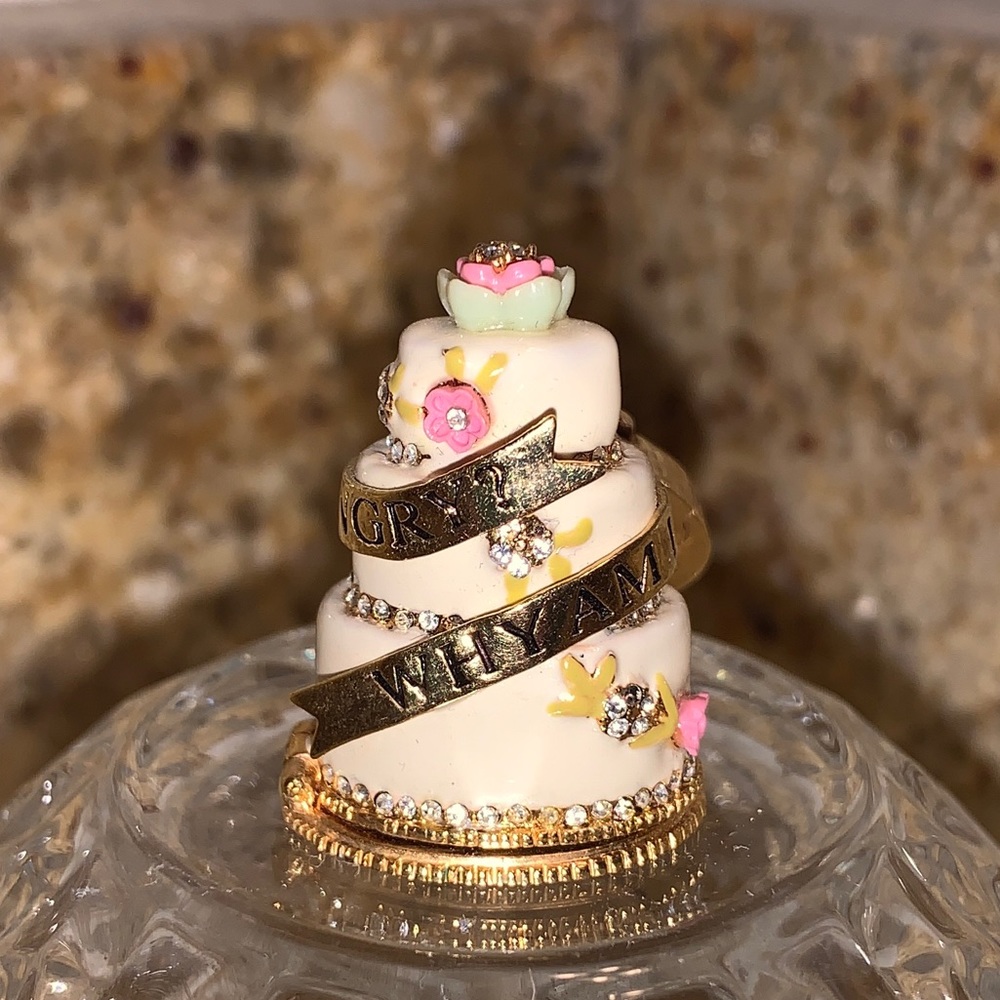 Juicy Couture gold crystal wedding cake charm 2006 “Why am I always hungry?”